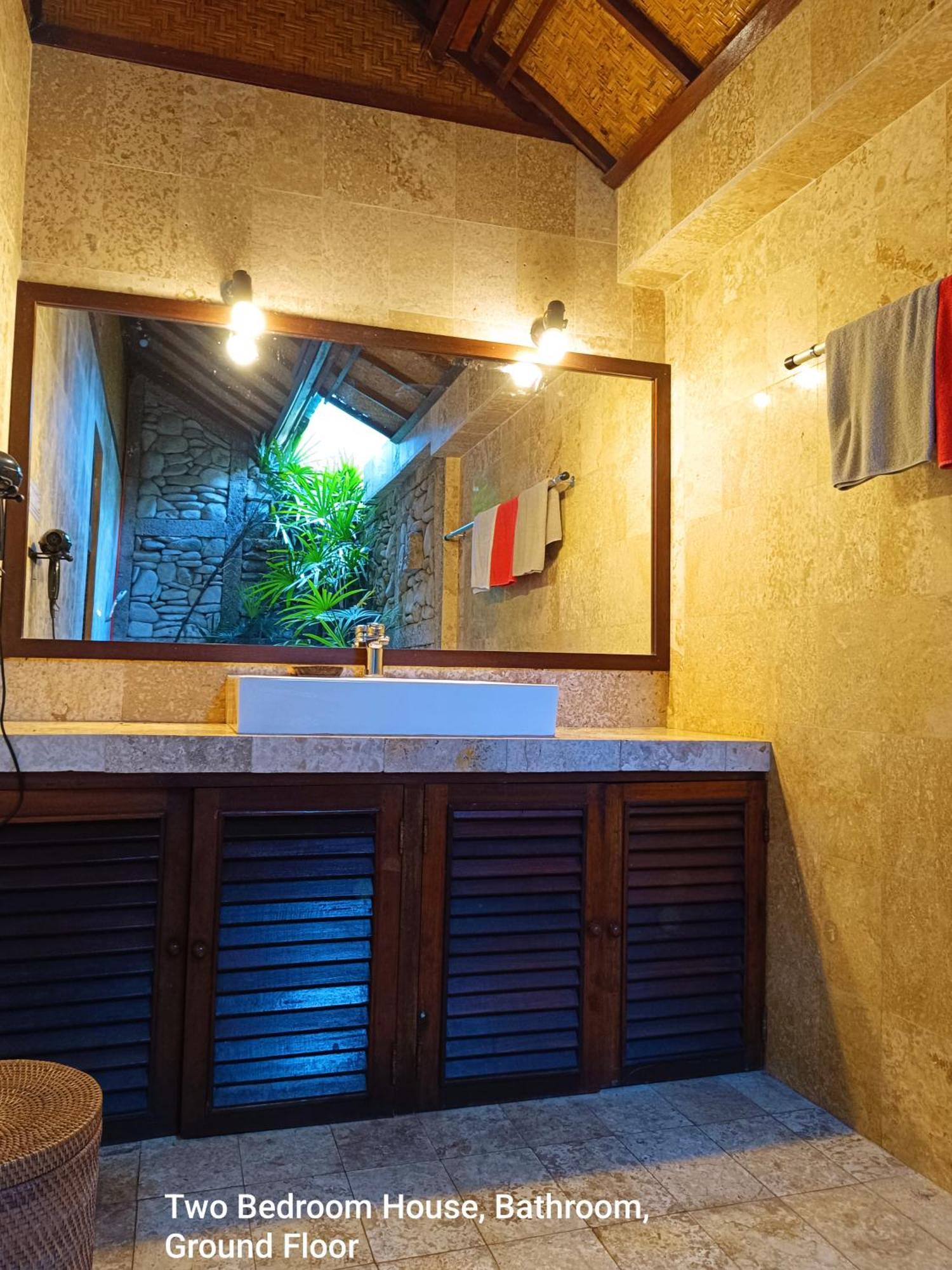 Guci Guesthouses Убуд Екстериор снимка